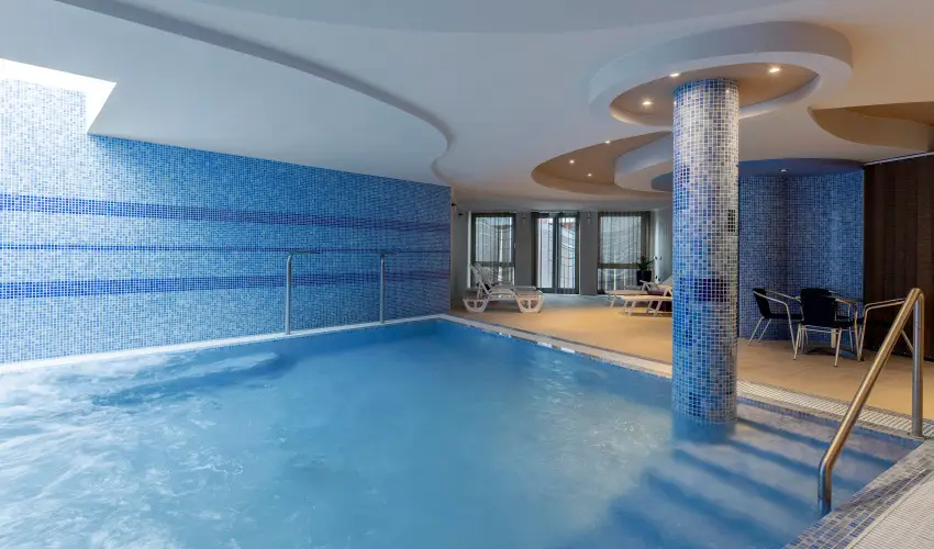 S�ndor Hotel P�cs - Kedvezm�nyes �r csal�dok r�sz�re reggelivel (1 �jt�l)