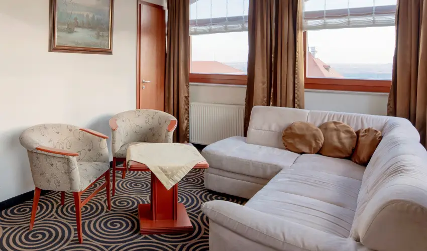 S�ndor Hotel P�cs - Kedvezm�nyes �r csal�dok r�sz�re reggelivel (1 �jt�l)