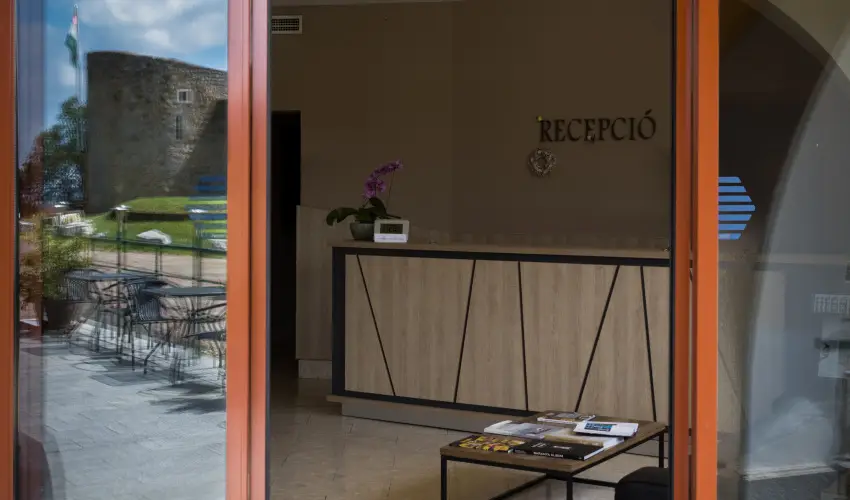 S�ndor Hotel P�cs - Kedvezm�nyes �r csal�dok r�sz�re reggelivel (1 �jt�l)