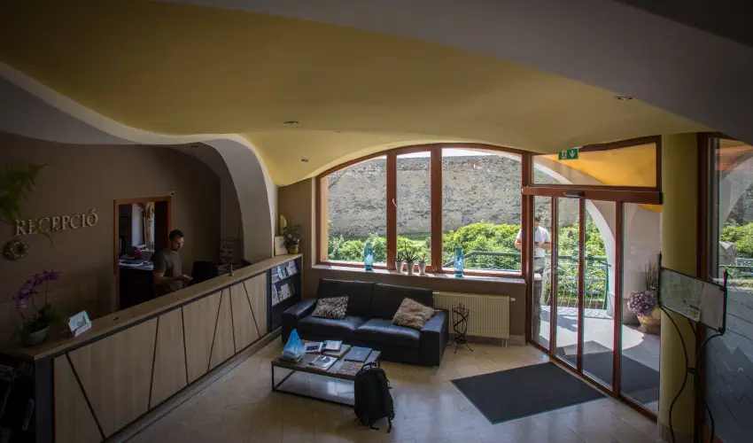 S�ndor Hotel P�cs - Kedvezm�nyes �r csal�dok r�sz�re reggelivel (1 �jt�l)