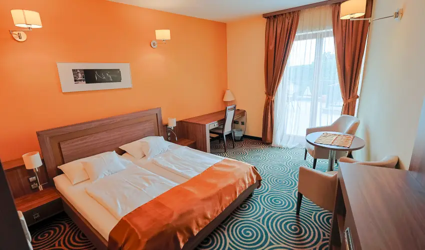 S�ndor Hotel P�cs - Kedvezm�nyes �r csal�dok r�sz�reak �nell�t�ssal (1 �jt�l)