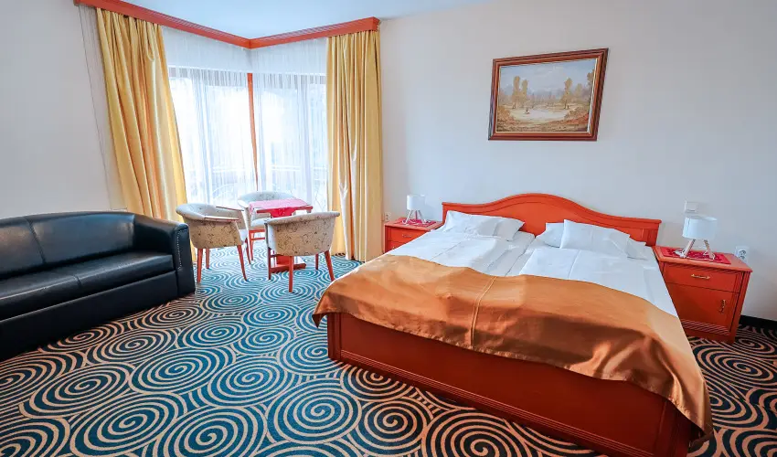 S�ndor Hotel P�cs - Kedvezm�nyes �r csal�dok r�sz�reak �nell�t�ssal (1 �jt�l)