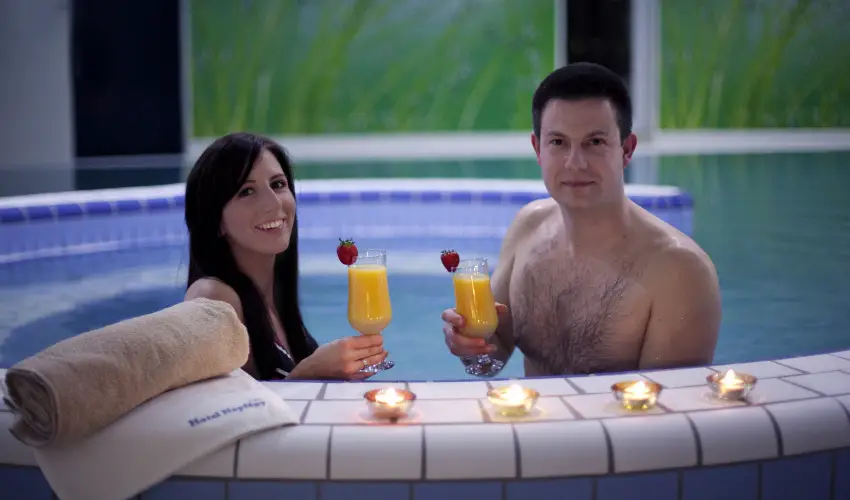 Hotel Napf�ny Zalakaros - Kedvezm�nyes aj�nlat f�lpanzi�val (min. 2 �j)