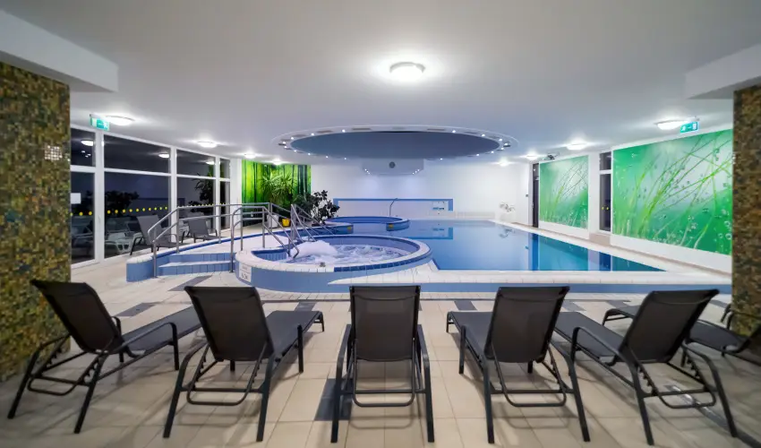 Hotel Napf�ny Zalakaros - Kedvezm�nyes aj�nlat f�lpanzi�val (min. 2 �j)