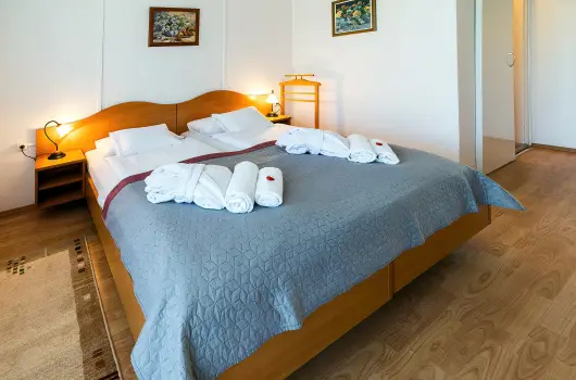 Hotel Napf�ny - Kedvezm�nyes �r csal�dok r�sz�re f�lpanzi�val (1 �jt�l)