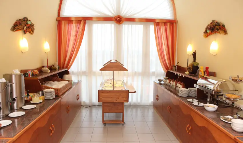 Hotel Napsugr Hvz Hvz - Kedvezmnyes r csaldok rszreak reggelis elltssal (1 jtl)