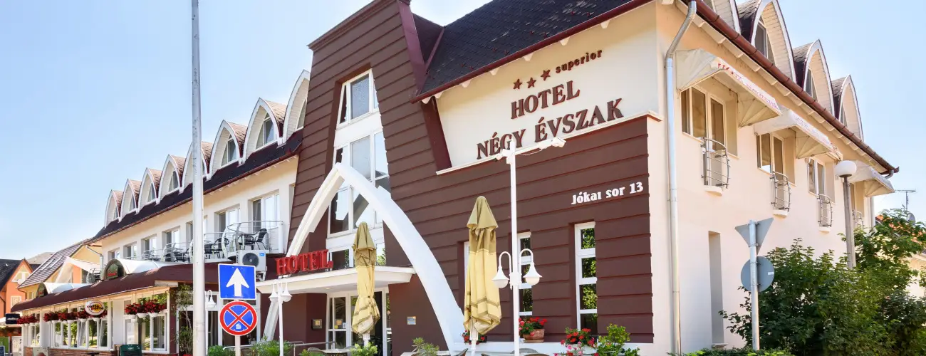 Hotel Ngy vszak Hajdszoboszl - Kedvezmnyes r csaldok rszreak reggelis elltssal (1 jtl)