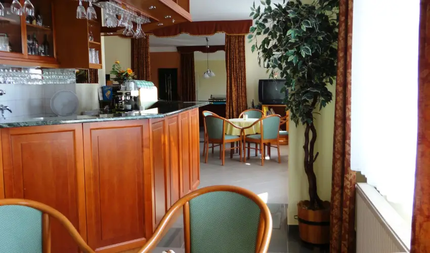 Hotel Ovit Keszthely - Kedvezm�nyes �r csal�dok r�sz�reak reggelis ell�t�ssal (1 �jt�l)