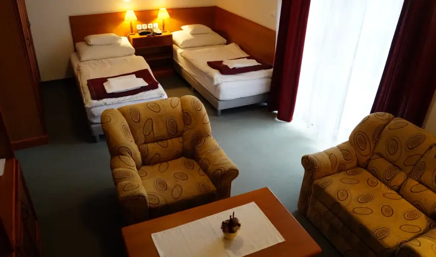 Hotel Ovit Keszthely - Kedvezm�nyes �r csal�dok r�sz�reak reggelis ell�t�ssal (1 �jt�l)