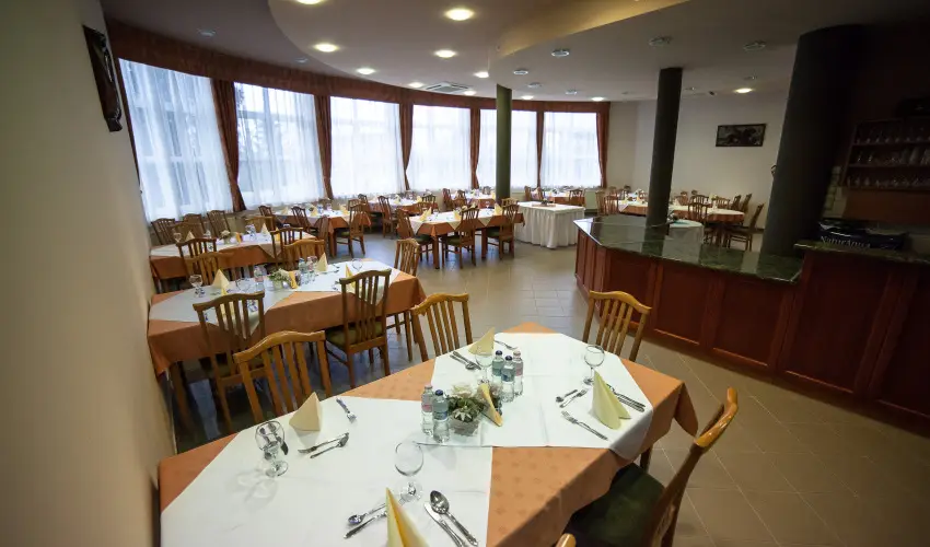 Hotel Ovit Keszthely - Kedvezm�nyes �r csal�dok r�sz�reak reggelis ell�t�ssal (1 �jt�l)