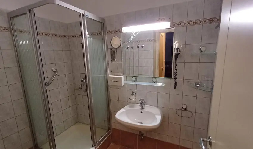 Hotel Ovit Keszthely - Kedvezm�nyes �r csal�dok r�sz�reak reggelis ell�t�ssal (1 �jt�l)