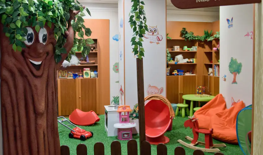 Palace Hotel  Hvz - Kedvezmnyes r csaldok rszre teljes elltssal (1 jtl)