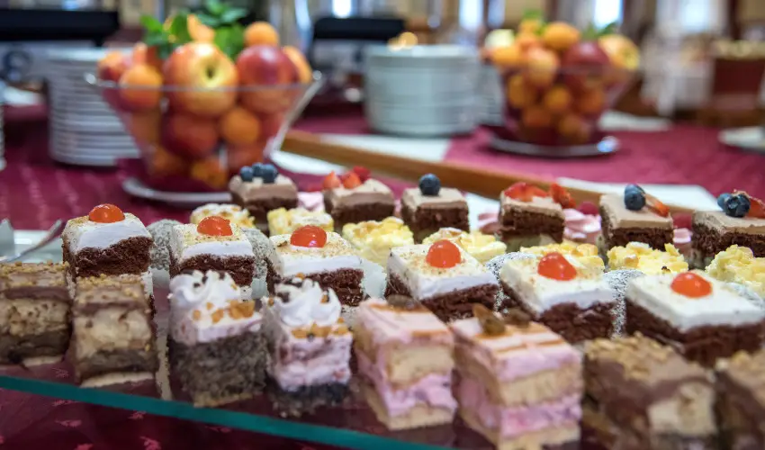 Palace Hotel  Hvz - Kedvezmnyes r csaldok rszre teljes elltssal (1 jtl)