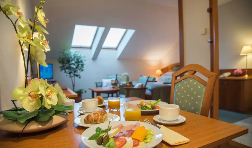 Palace Hotel  Hvz - Kedvezmnyes r csaldok rszre teljes elltssal (1 jtl)