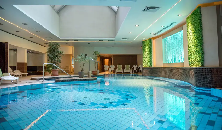 Palace Hotel  Hvz - Kedvezmnyes r csaldok rszre teljes elltssal (1 jtl)