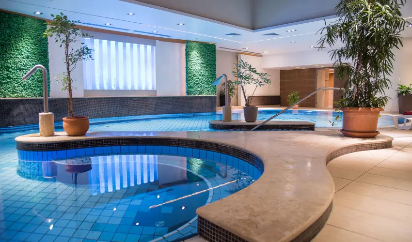 Palace Hotel  Hvz - Kedvezmnyes r csaldok rszre teljes elltssal (1 jtl)