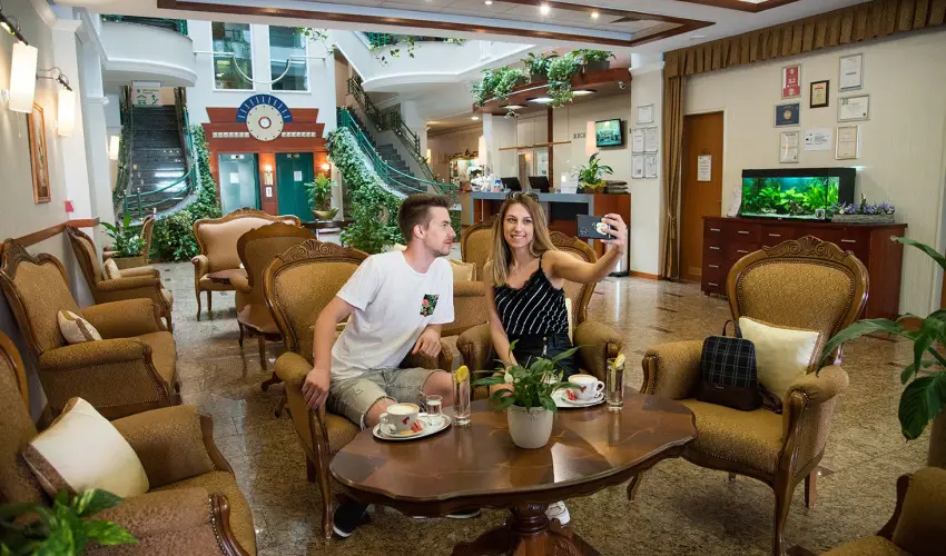 Palace Hotel  Hvz - Kedvezmnyes r csaldok rszre teljes elltssal (1 jtl)