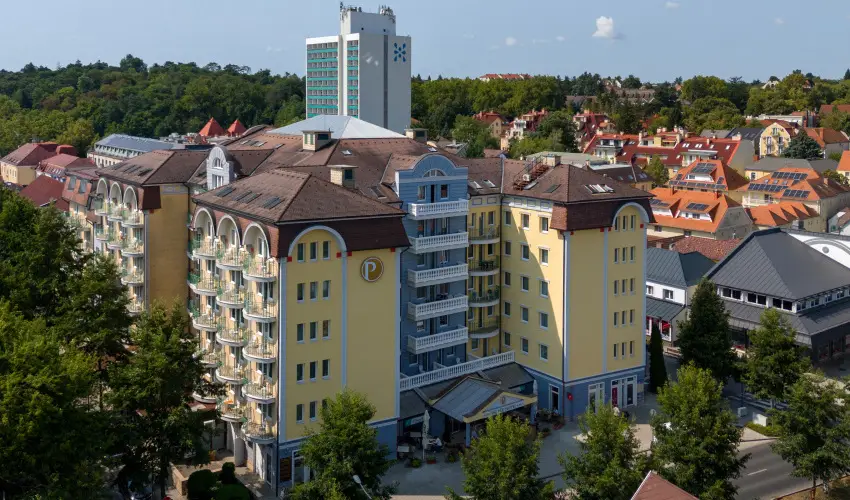 Palace Hotel  Hvz - Kedvezmnyes r csaldok rszre teljes elltssal (1 jtl)