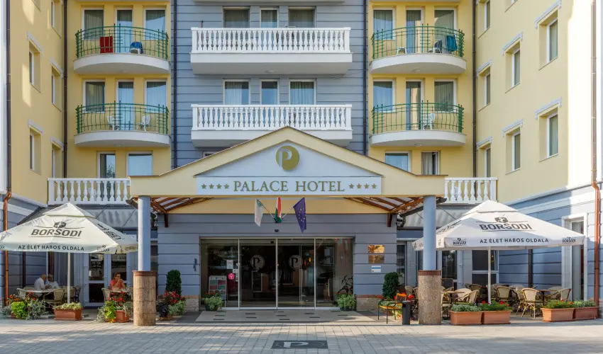 Palace Hotel  Hvz - Kedvezmnyes r csaldok rszre teljes elltssal (1 jtl)