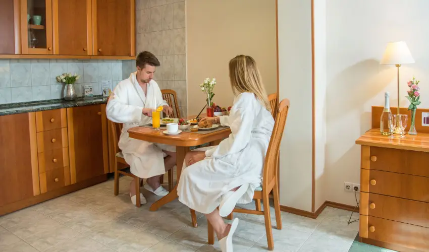 Palace Hotel  Hvz - Kedvezmnyes r csaldok rszre teljes elltssal (1 jtl)