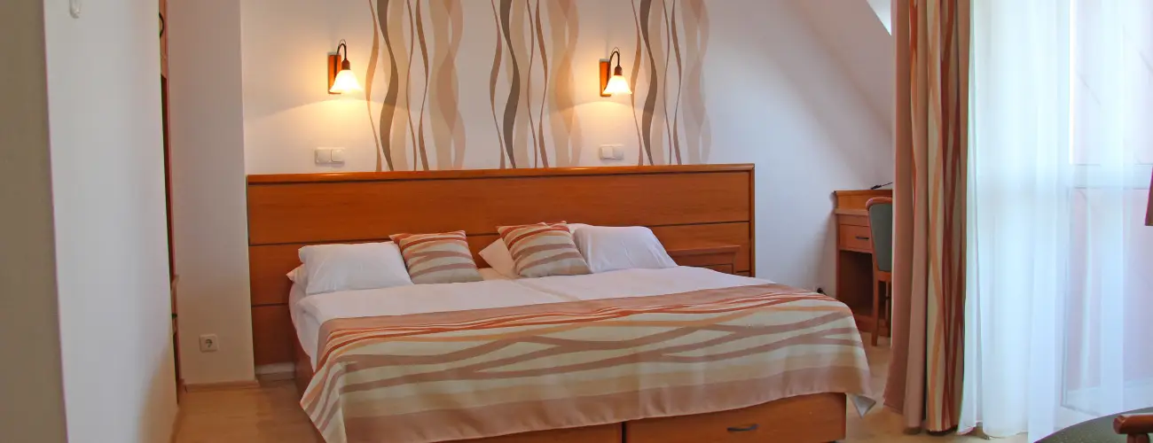 Hotel Panorma Balatongyrk Balatongyrk - Kedvezmnyes r csaldok rszreak reggelis elltssal (1 jtl)