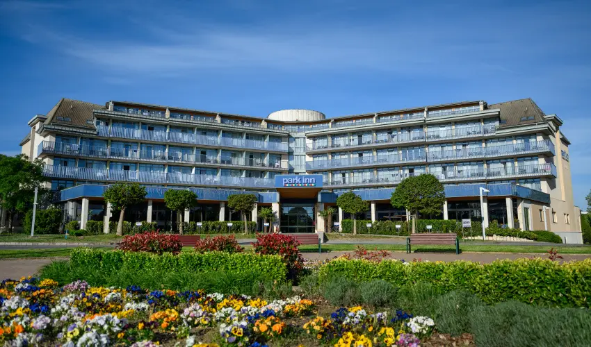 Park Inn by Radisson S�rv�r Resort & Spa S�rv�r - Mer�lj el a ny�rban! (1 �jt�l)
