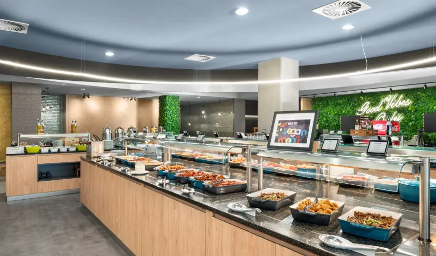 Park Inn by Radisson S�rv�r Resort & Spa S�rv�r - Mer�lj el a ny�rban! (1 �jt�l)