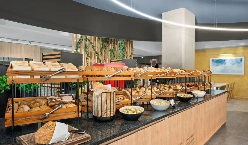 Park Inn by Radisson S�rv�r Resort & Spa S�rv�r - Mer�lj el a ny�rban! (1 �jt�l)