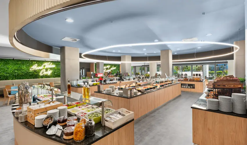 Park Inn by Radisson S�rv�r Resort & Spa S�rv�r - Mer�lj el a ny�rban! (1 �jt�l)