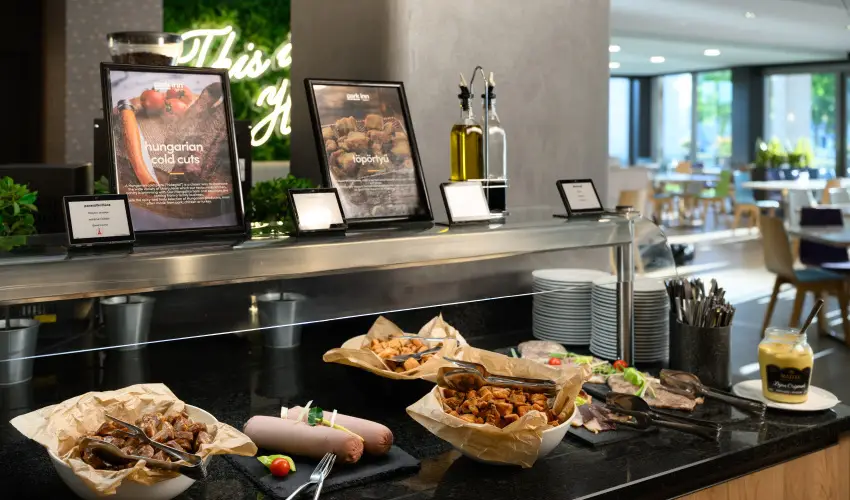 Park Inn by Radisson S�rv�r Resort & Spa S�rv�r - Mer�lj el a ny�rban! (1 �jt�l)