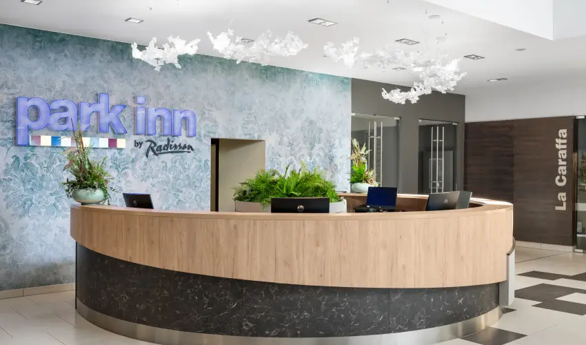 Park Inn by Radisson S�rv�r Resort & Spa S�rv�r - Mer�lj el a ny�rban! (1 �jt�l)
