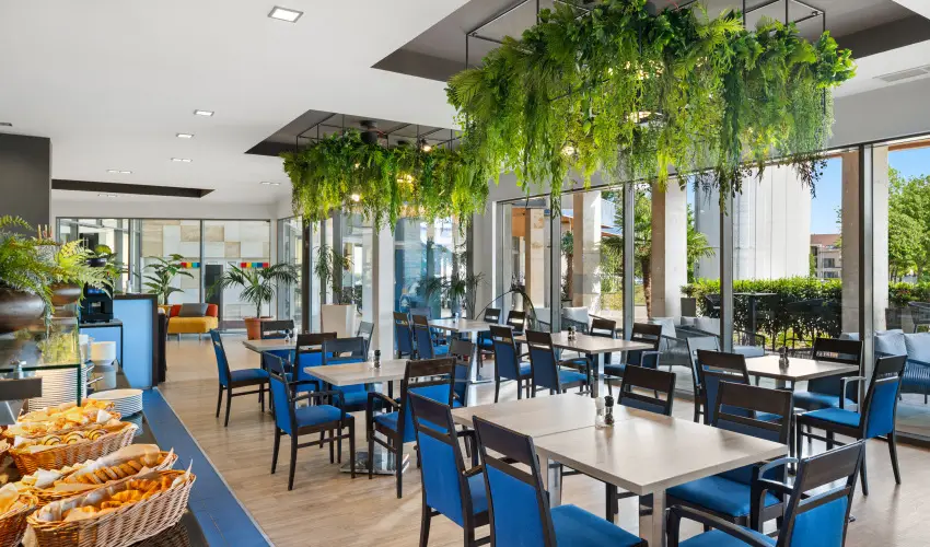 Park Inn by Radisson S�rv�r Resort & Spa S�rv�r - Mer�lj el a ny�rban! (1 �jt�l)