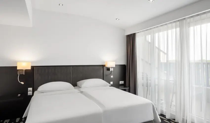 Park Inn by Radisson S�rv�r Resort & Spa S�rv�r - Mer�lj el a ny�rban! (1 �jt�l)