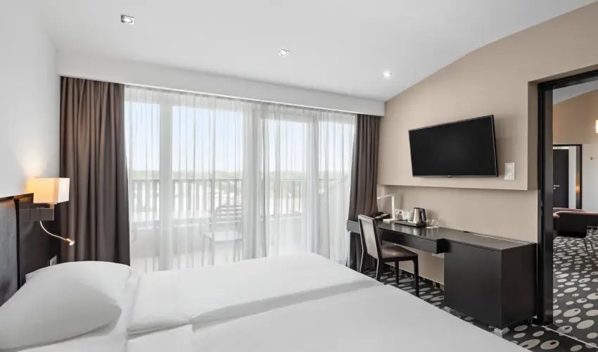Park Inn by Radisson S�rv�r Resort & Spa S�rv�r - Mer�lj el a ny�rban! (1 �jt�l)