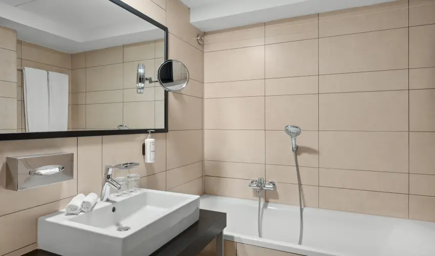Park Inn by Radisson S�rv�r Resort & Spa S�rv�r - Mer�lj el a ny�rban! (1 �jt�l)