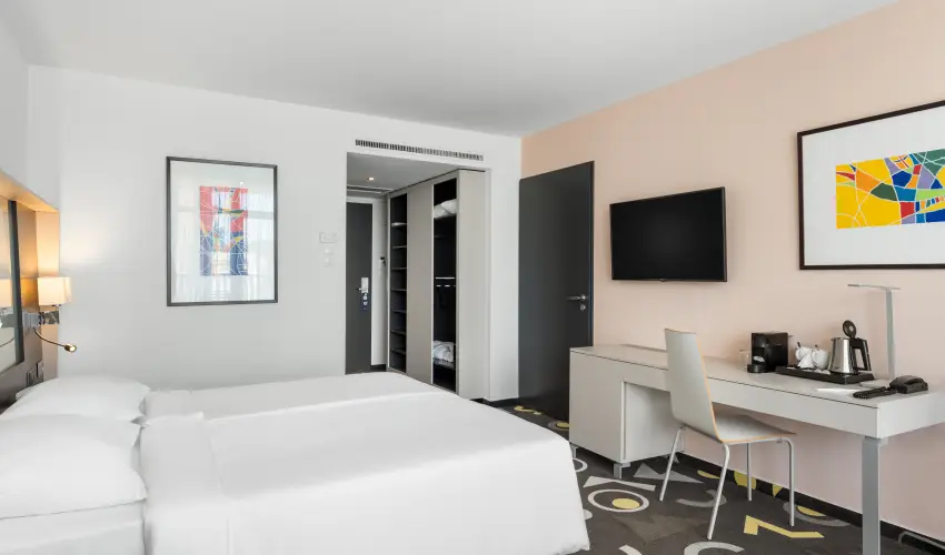 Park Inn by Radisson S�rv�r Resort & Spa S�rv�r - Mer�lj el a ny�rban! (1 �jt�l)