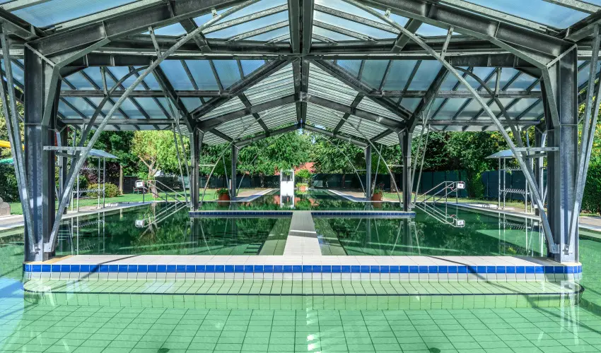 Park Inn by Radisson S�rv�r Resort & Spa S�rv�r - Mer�lj el a ny�rban! (1 �jt�l)
