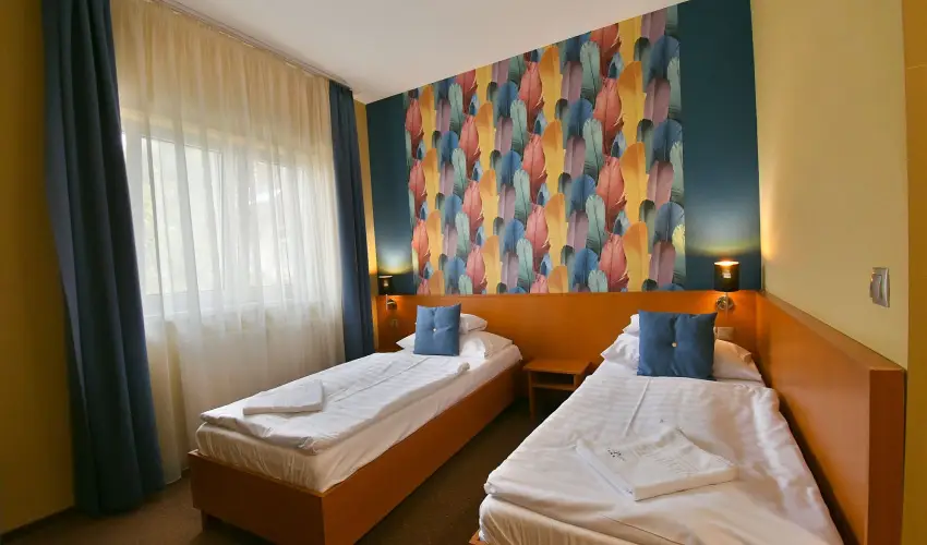 Hotel Plat�n Sz�kesfeh�rv�r Sz�kesfeh�rv�r - Kedvezm�nyes �r csal�dok r�sz�reak �nell�t�ssal (1 �jt�l)