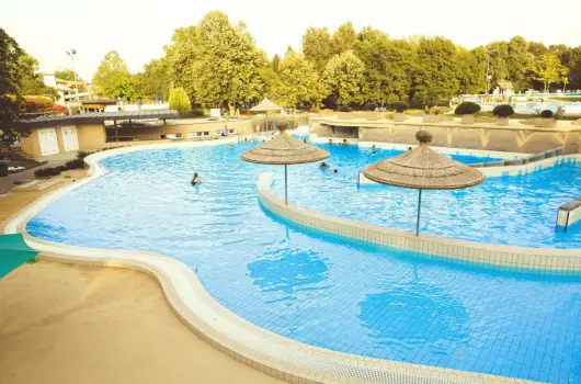 Hunguest B�k - Ny�ri el�foglal�s f�lpanzi�val