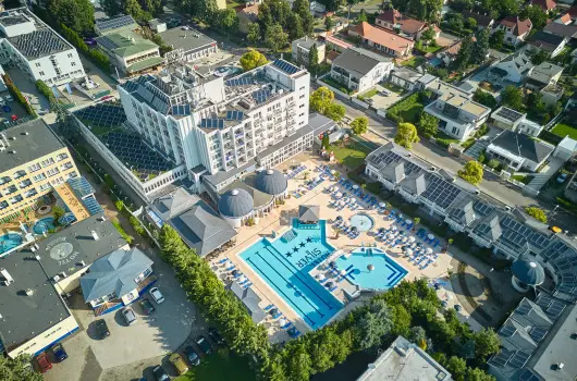 Silver Hotel - Kedvezm�nyes �r csal�dok r�sz�re f�lpanzi�val 