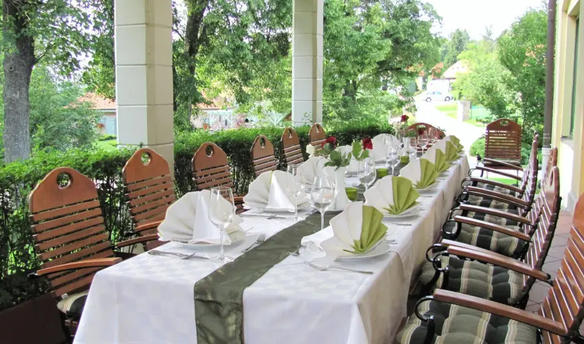 Hotel Sz�palma Porva-Sz�palmapuszta - H�tv�g�k a Bakonyban (min. 2 �j)