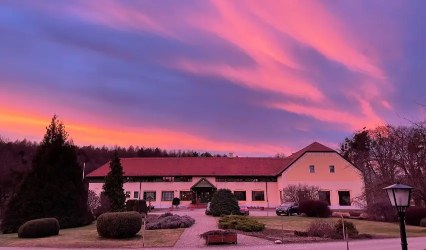 Hotel Sz�palma Porva-Sz�palmapuszta - H�tv�g�k a Bakonyban (min. 2 �j)