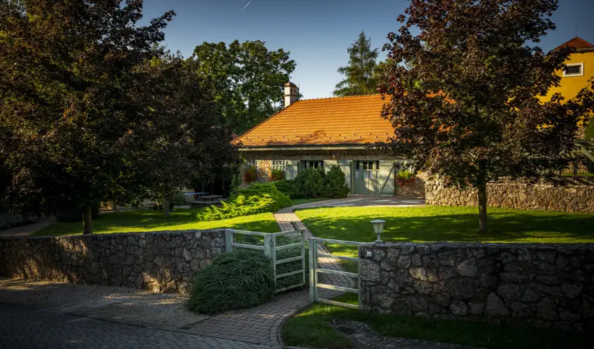 Hotel Sz�palma Porva-Sz�palmapuszta - H�tv�g�k a Bakonyban (min. 2 �j)