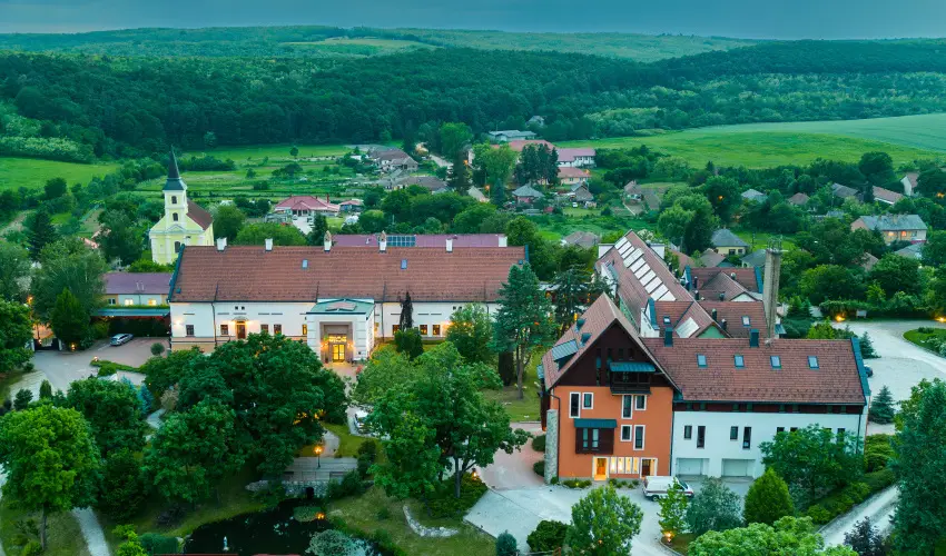 Hotel Vcsecity Herndvcse - Kedvezmnyes r csaldok rszreak (1 jtl)