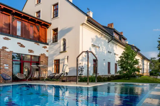Hotel V�csecity - Legjobb �r f�lpanzi�val