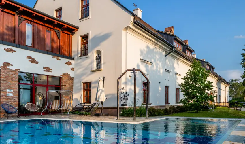 Hotel V�csecity Hern�dv�cse - Kedvezm�nyes �rak (min. 2 �j)
