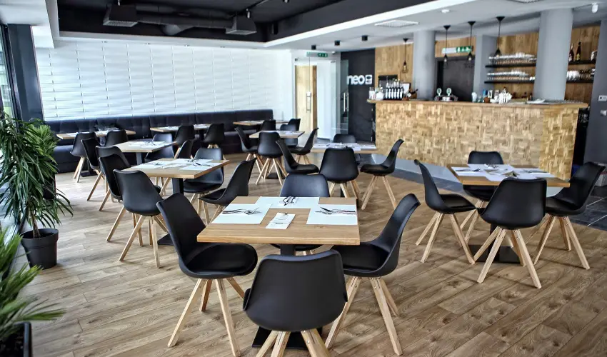 Hotel Vikt�ria S�rv�r - Kedvezm�nyes �r csal�dok r�sz�reak reggelis ell�t�ssal (1 �jt�l)