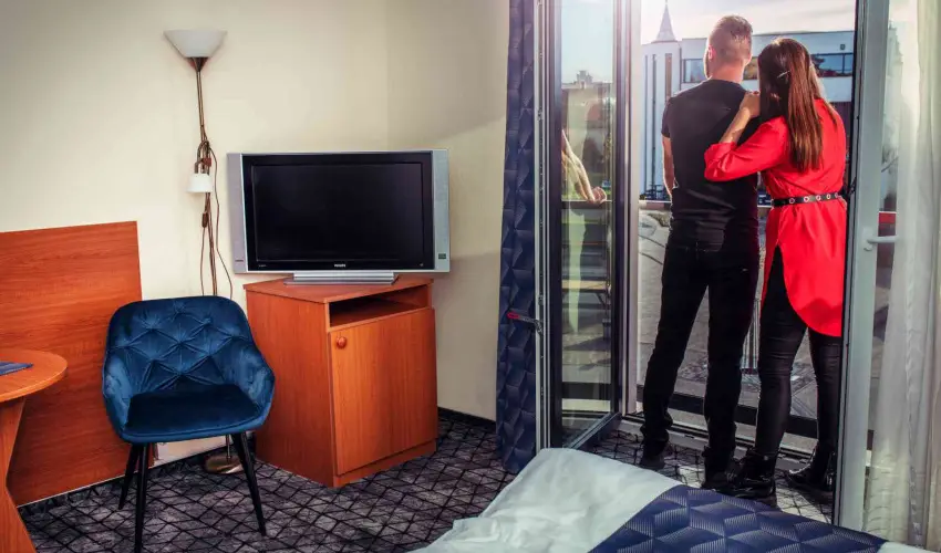 Hotel Vikt�ria S�rv�r - Kedvezm�nyes �r csal�dok r�sz�reak reggelis ell�t�ssal (1 �jt�l)