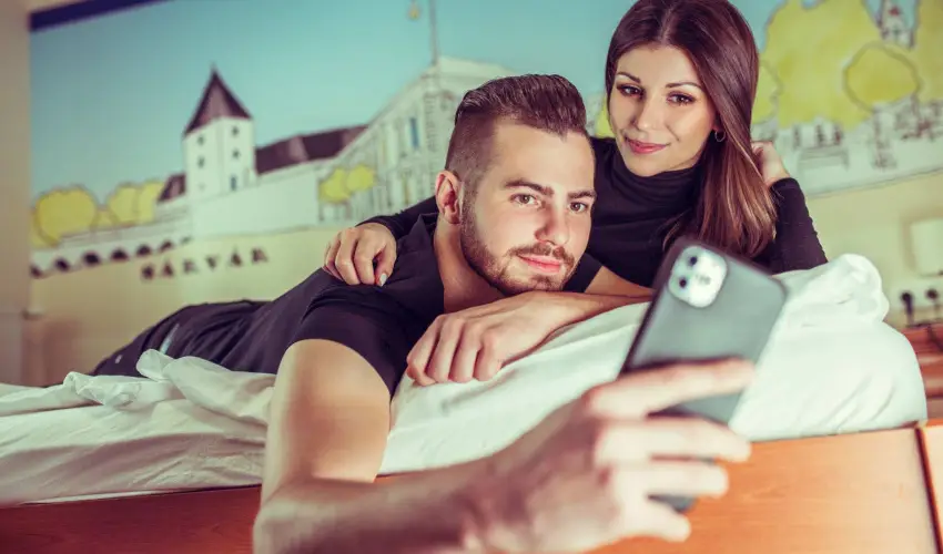 Hotel Vikt�ria S�rv�r - Kedvezm�nyes �r csal�dok r�sz�reak reggelis ell�t�ssal (1 �jt�l)