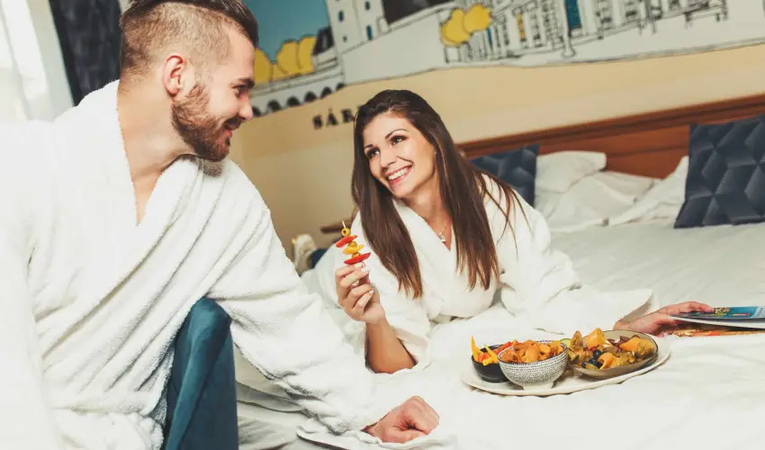 Hotel Vikt�ria S�rv�r - Kedvezm�nyes �r csal�dok r�sz�reak reggelis ell�t�ssal (1 �jt�l)